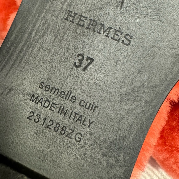 Hermes Shearling Oran Sandals - Picture 11 of 11